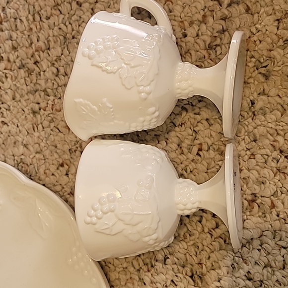 Set of 6 Indiana Glass Milk Glass luncheon plates and cups - Picture 4 of 4